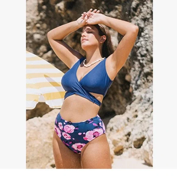 Woman’s Bikini - Picture 2 of 3